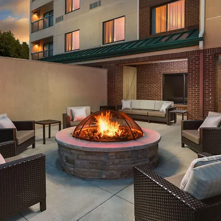 Courtyard By Marriott Chicago Bloomingdale