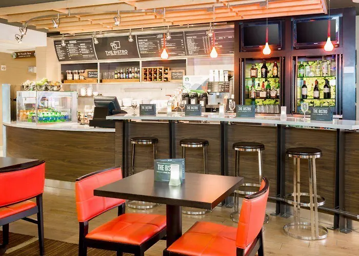 Courtyard By Marriott Chicago