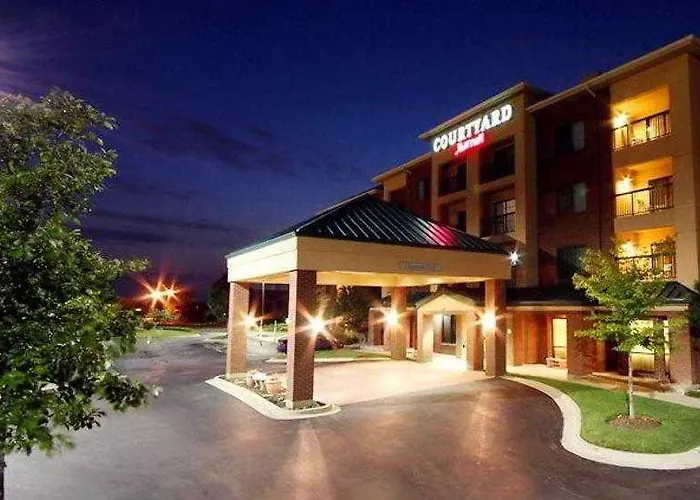 Courtyard By Marriott Chicago 3*