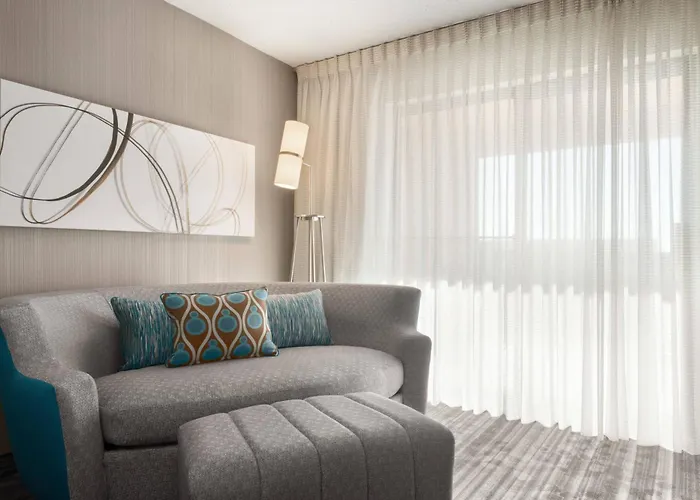 Courtyard By Marriott Chicago
