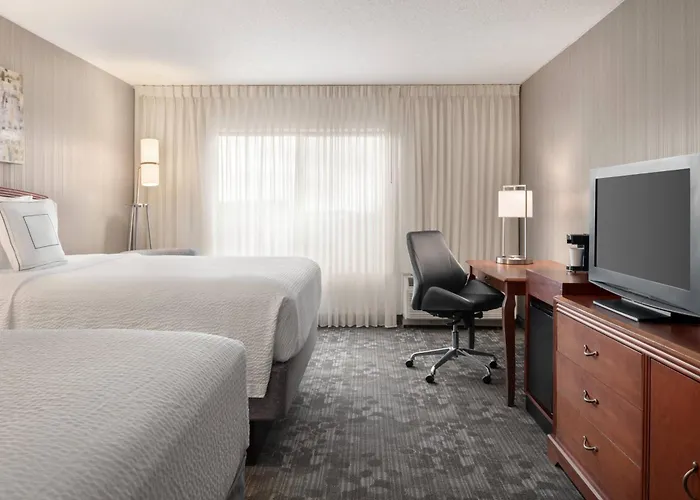 Courtyard By Marriott Chicago 3*