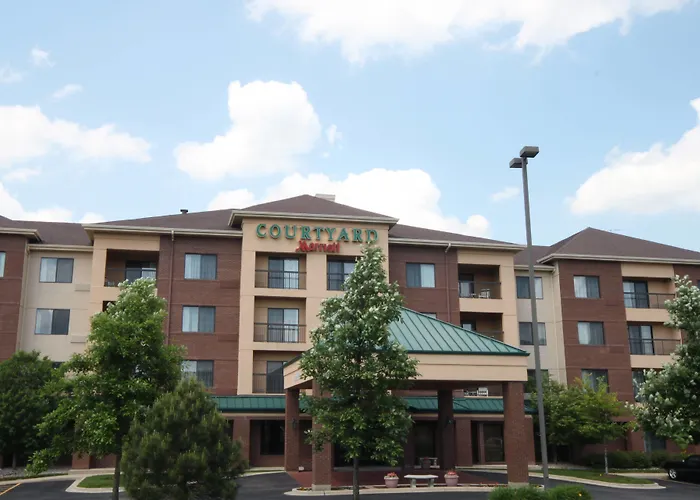Courtyard By Marriott Chicago Bloomingdale