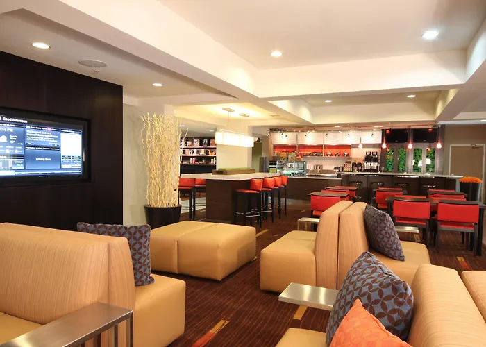 Courtyard By Marriott Chicago Bloomingdale