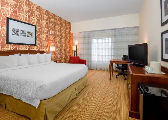 Hotel Courtyard By Marriott Chicago 3*