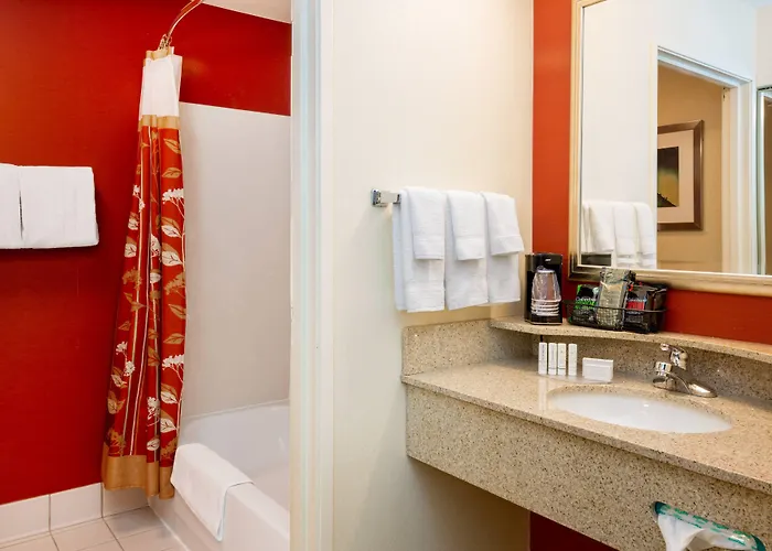 Courtyard By Marriott Chicago Hotel Bloomingdale