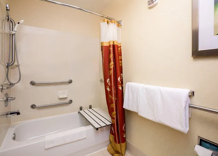 Courtyard By Marriott Chicago 3*