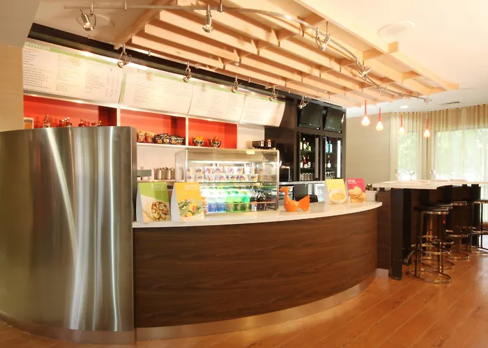 Courtyard By Marriott Chicago Hotel 3*