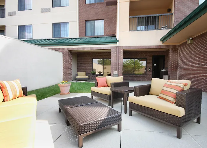 Courtyard By Marriott Chicago Bloomingdale