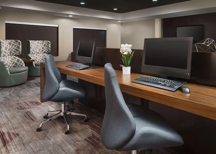 Courtyard By Marriott Chicago