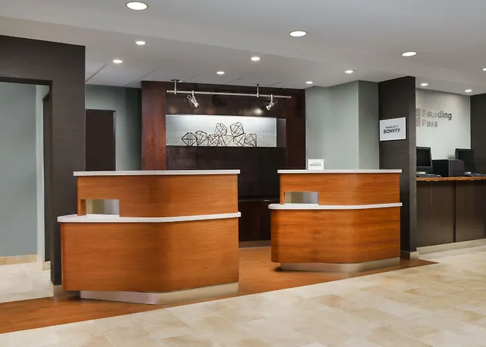 Courtyard By Marriott Chicago Bloomingdale