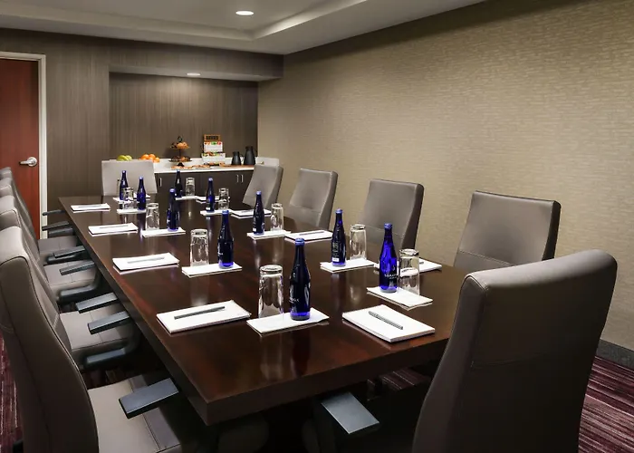 Courtyard By Marriott Chicago 3*