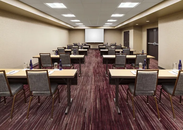 Hotel Courtyard By Marriott Chicago Bloomingdale