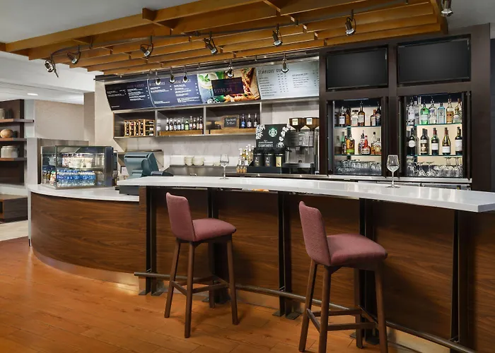 Courtyard By Marriott Chicago Hotel