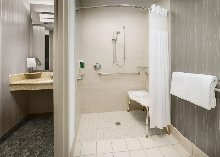 Courtyard By Marriott Chicago