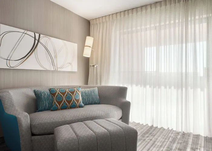 Courtyard By Marriott Chicago