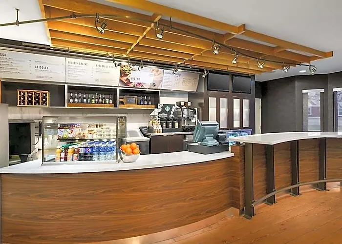 Courtyard By Marriott Chicago Hotel