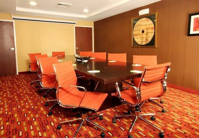 Courtyard By Marriott Chicago 3*