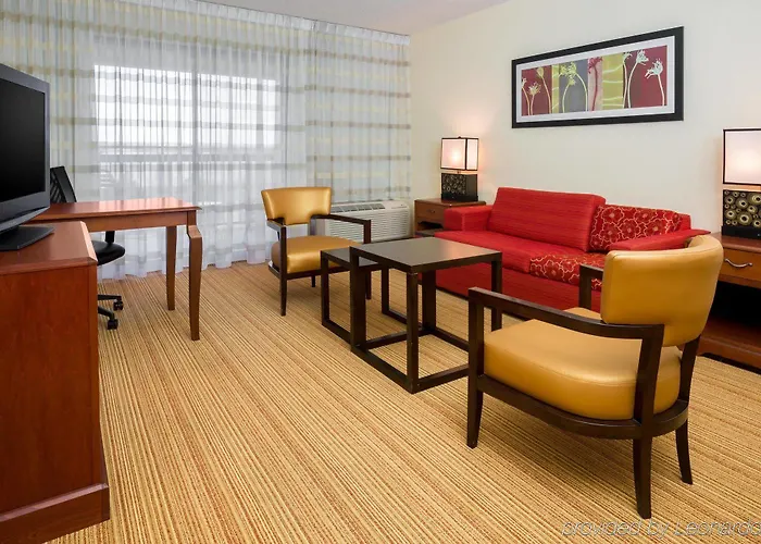 Courtyard By Marriott Chicago Hotel Bloomingdale