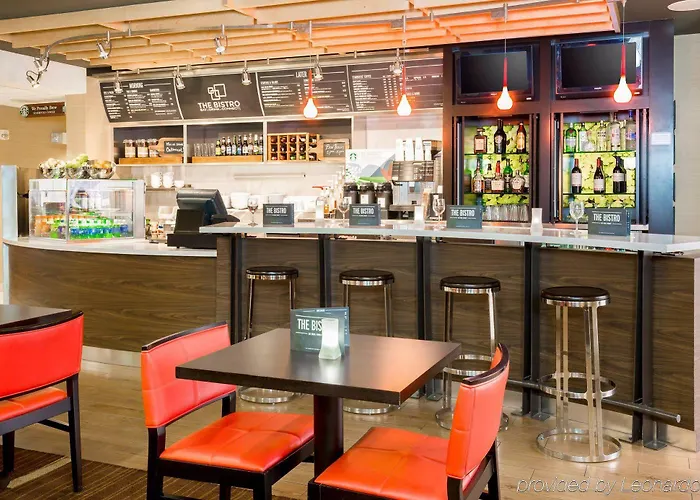 Courtyard By Marriott Chicago Hotel