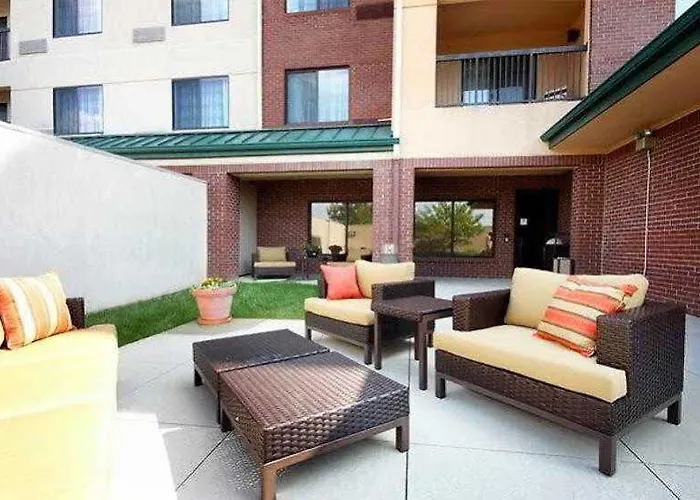 Courtyard By Marriott Chicago Bloomingdale