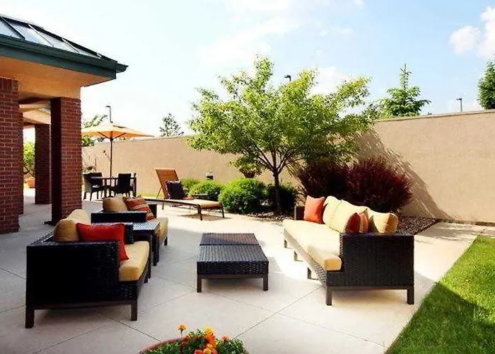 Courtyard By Marriott Chicago Bloomingdale